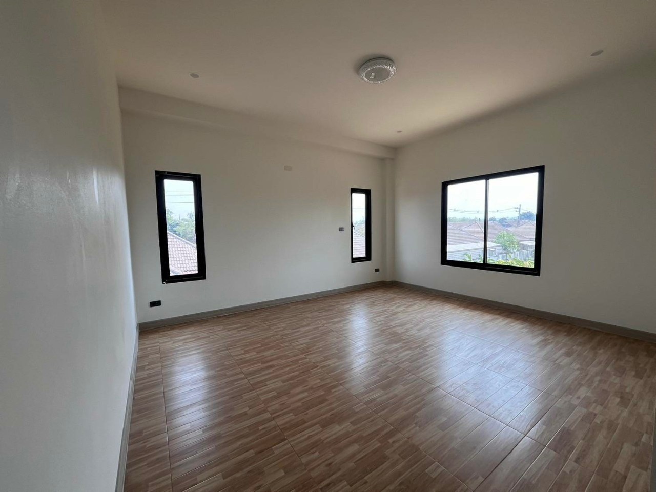 3 Bedroom House For Sale in San Phak Wan, Hang Dong, Chiang Mai - Image 7