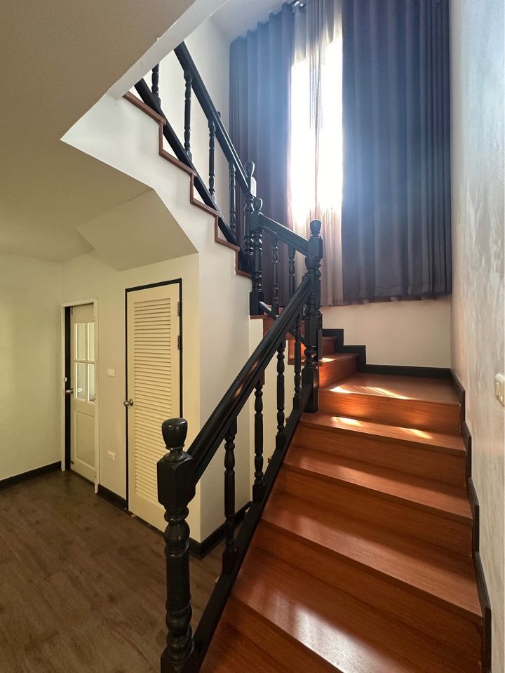 Home in Park - Image 7