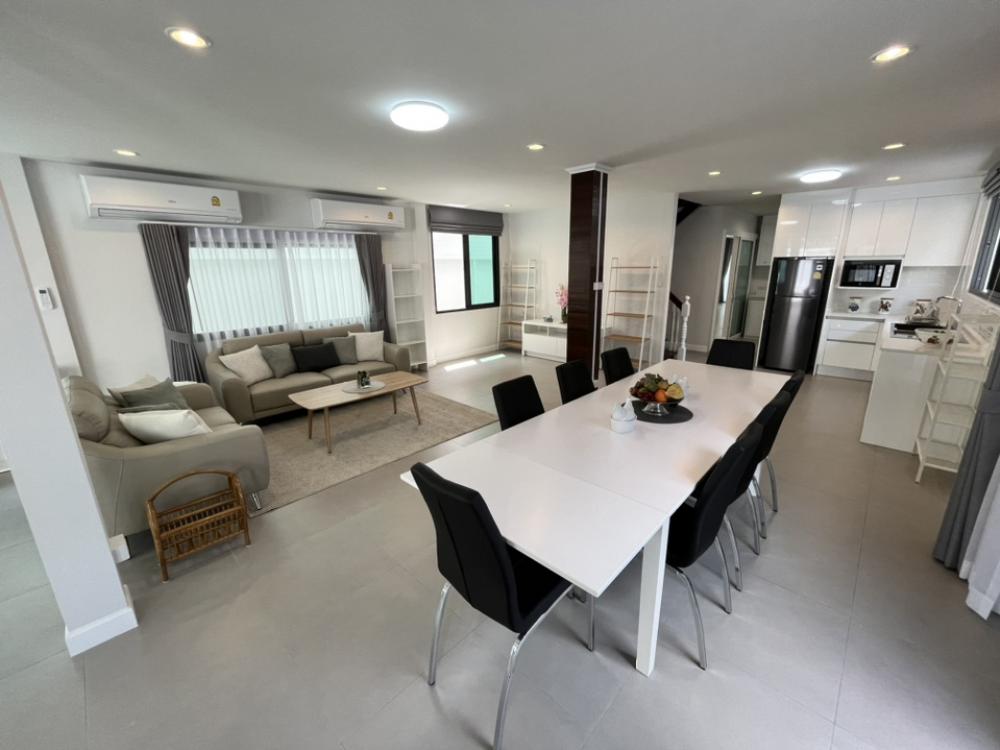 4 Bedroom House  in Sam Sen Nai, Phaya Thai, Bangkok - Image 3