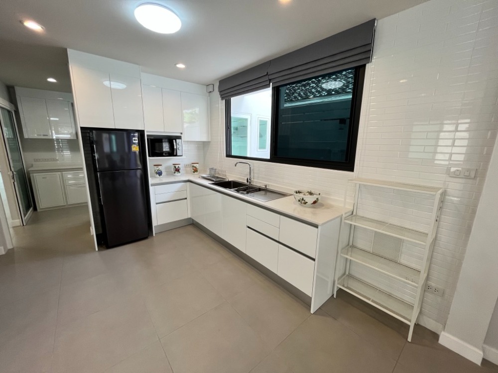 4 Bedroom House  in Sam Sen Nai, Phaya Thai, Bangkok - Image 4