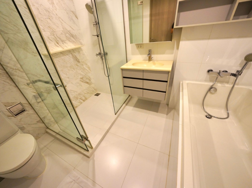 1 Bedroom Condo For Sale in Khlong Tan Nuea, Vadhana, Bangkok - Image 4