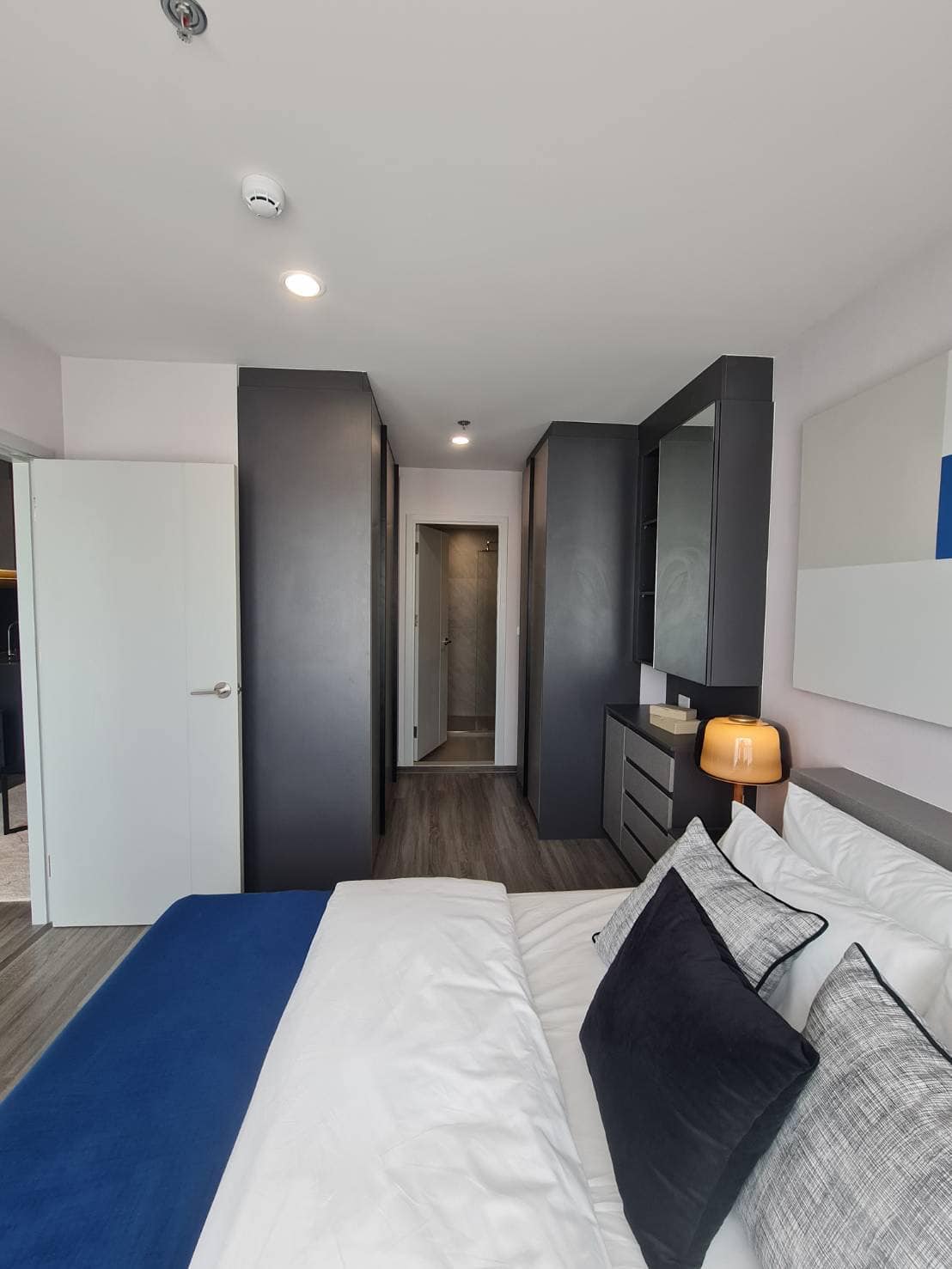 1 Bedroom Condo For Rent in Si Phraya, Bang Rak, Bangkok - Image 8