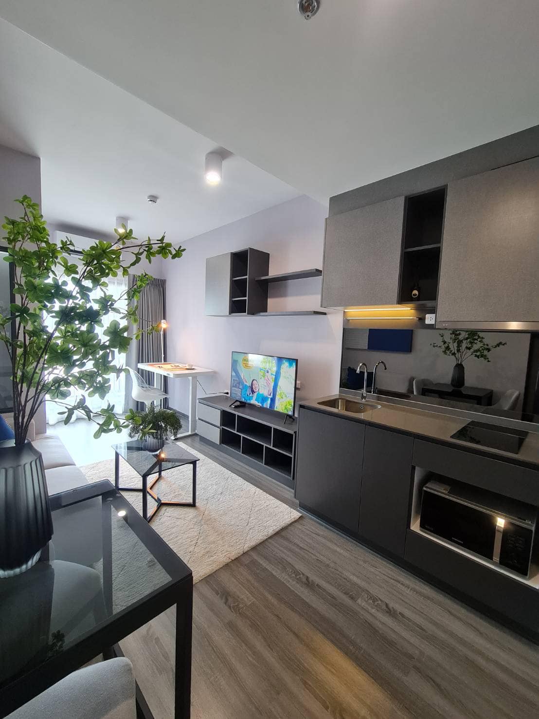 1 Bedroom Condo For Rent in Si Phraya, Bang Rak, Bangkok - Image 2