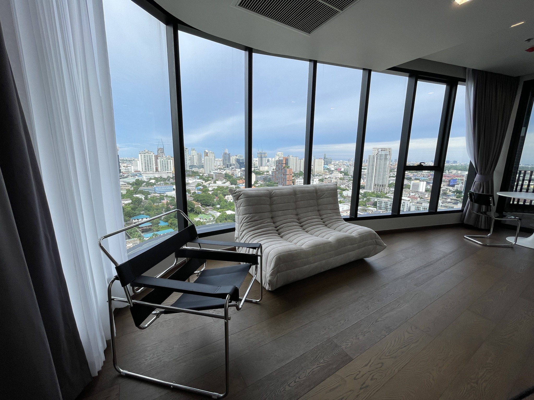 1 Bedroom Condo For Sale in Khlong Tan, Khlong Toei, Bangkok - Image 1