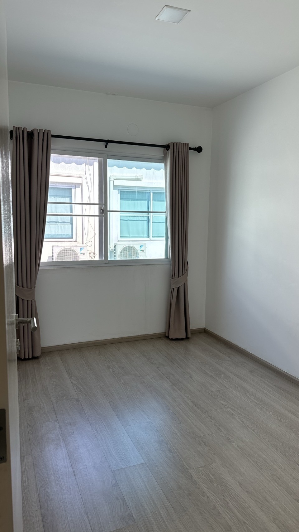 3 ห้องนอน ทาวน์เฮาส์ สำหรับเช่า ใน บางแก้ว, บางพลี, สมุทรปราการ - Image 10