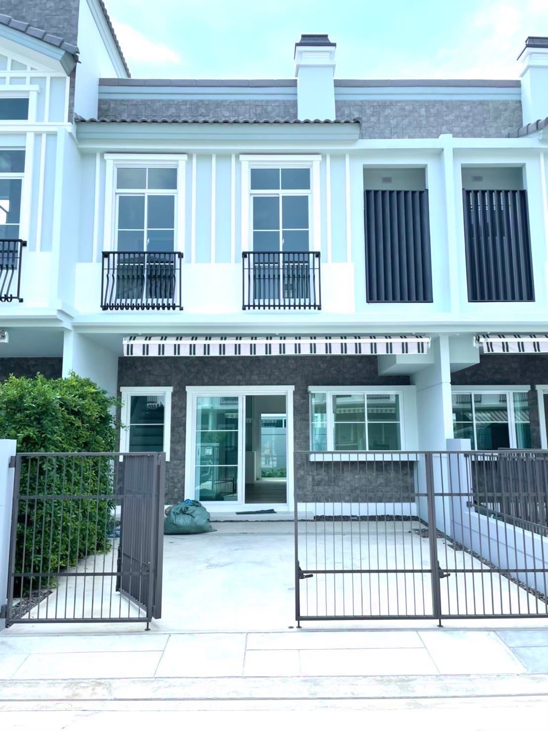3 ห้องนอน ทาวน์เฮาส์ สำหรับเช่า ใน บางแก้ว, บางพลี, สมุทรปราการ - Image 1