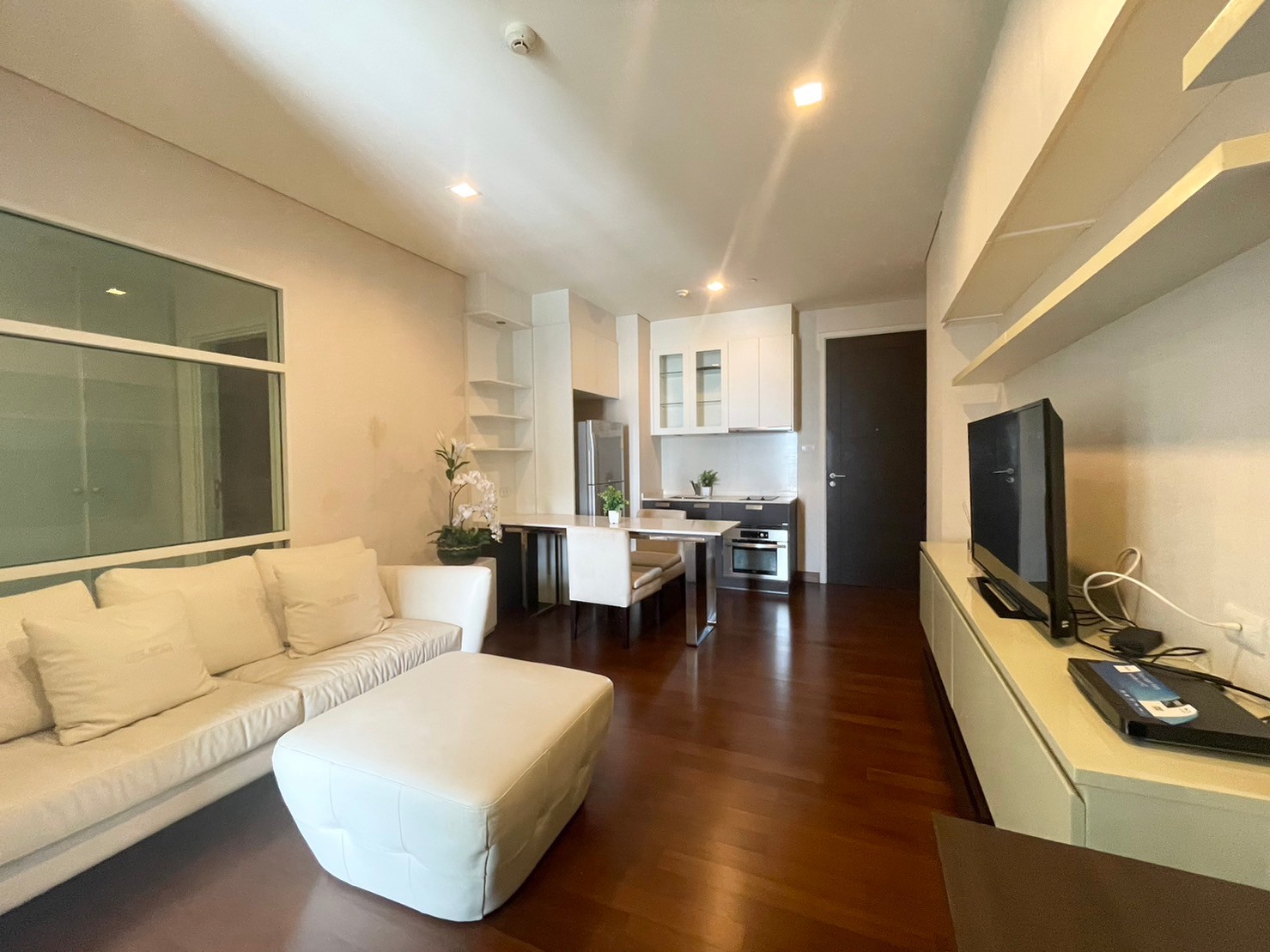 Ivy Thonglor 23 - Image 1