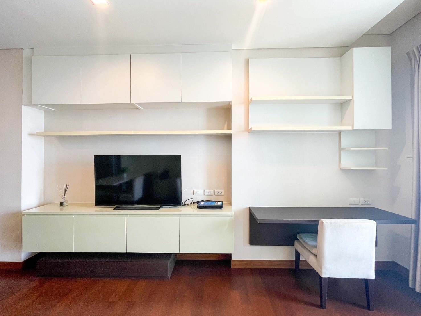 Ivy Thonglor 23 - Image 4