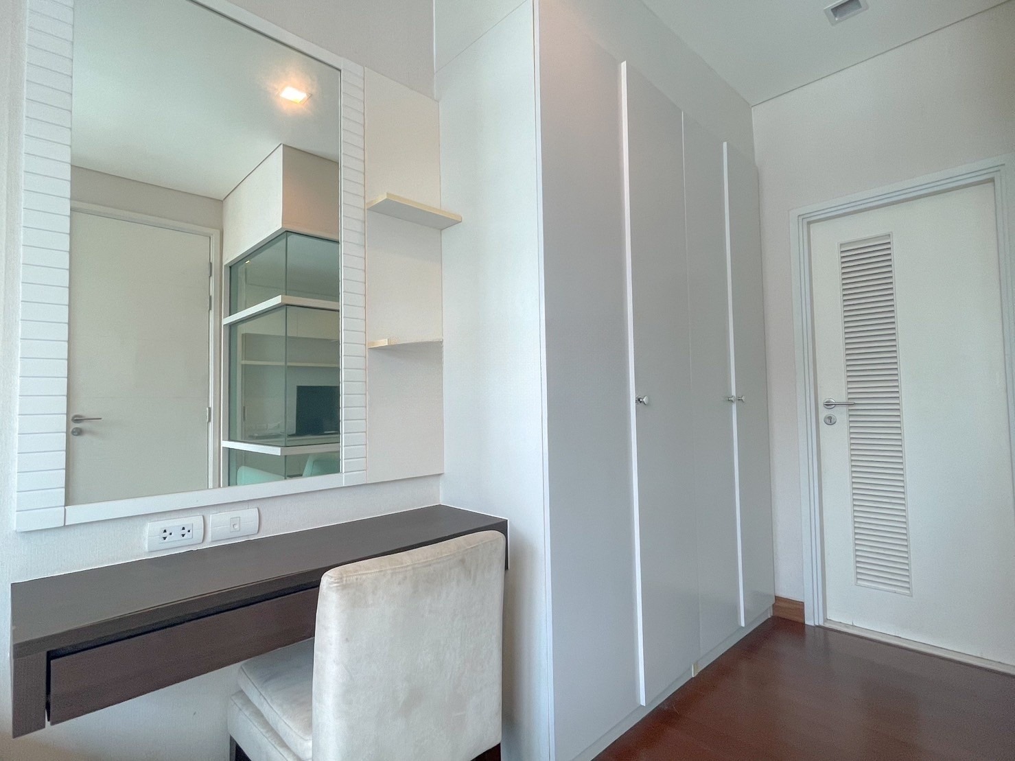 Ivy Thonglor 23 - Image 8