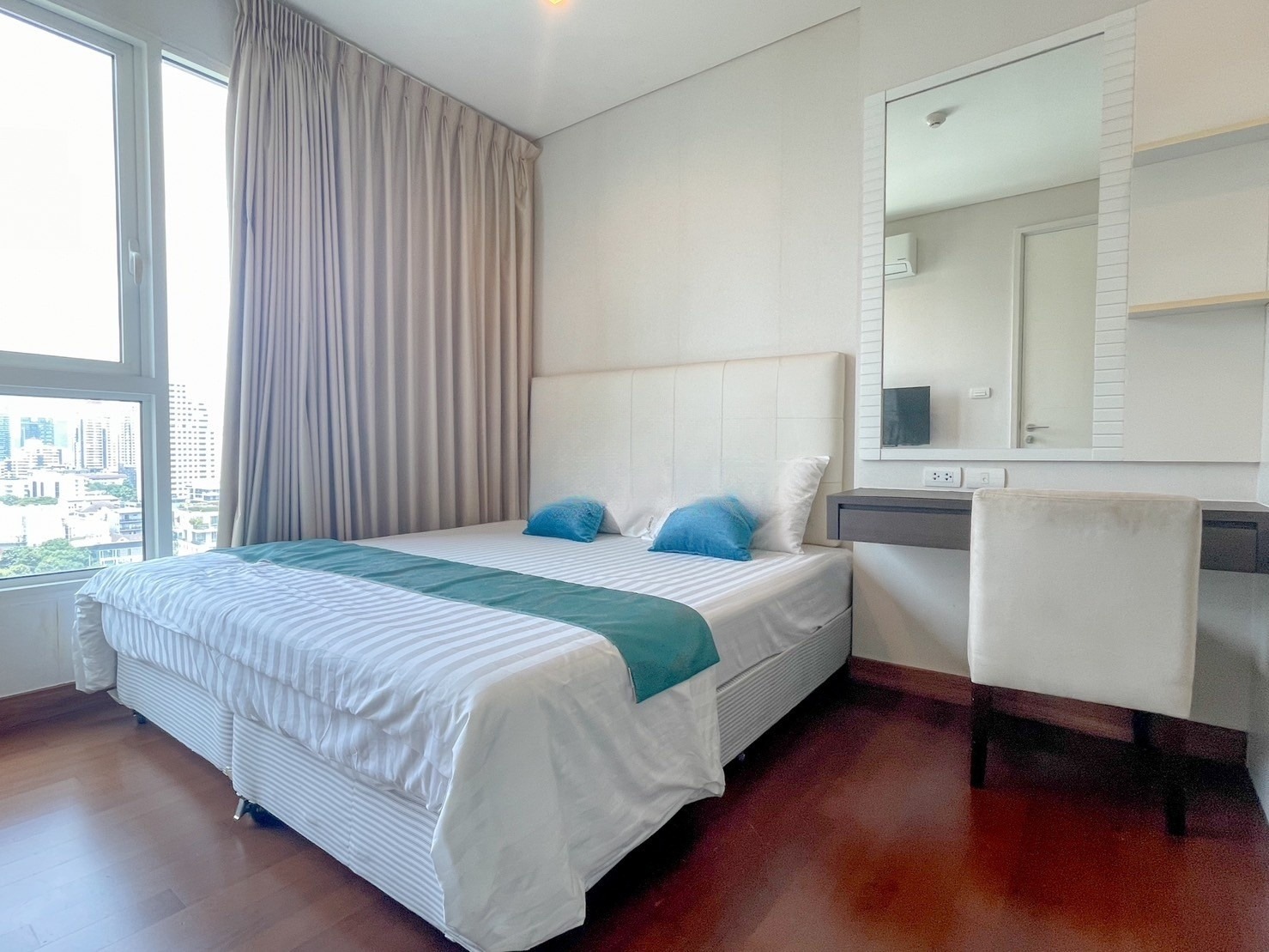 Ivy Thonglor 23 - Image 6