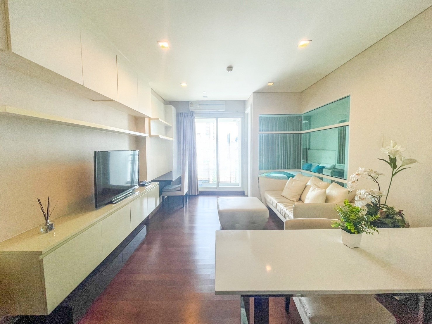 Ivy Thonglor 23 - Image 2