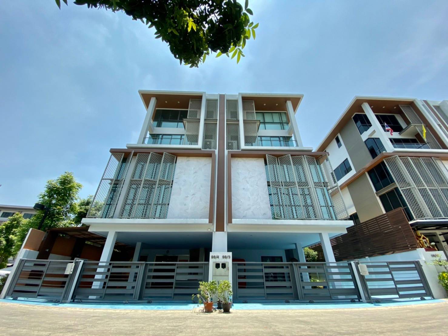 Studio Townhouse For Sale in Chong Nonsi, Yan Nawa, Bangkok - Image 1