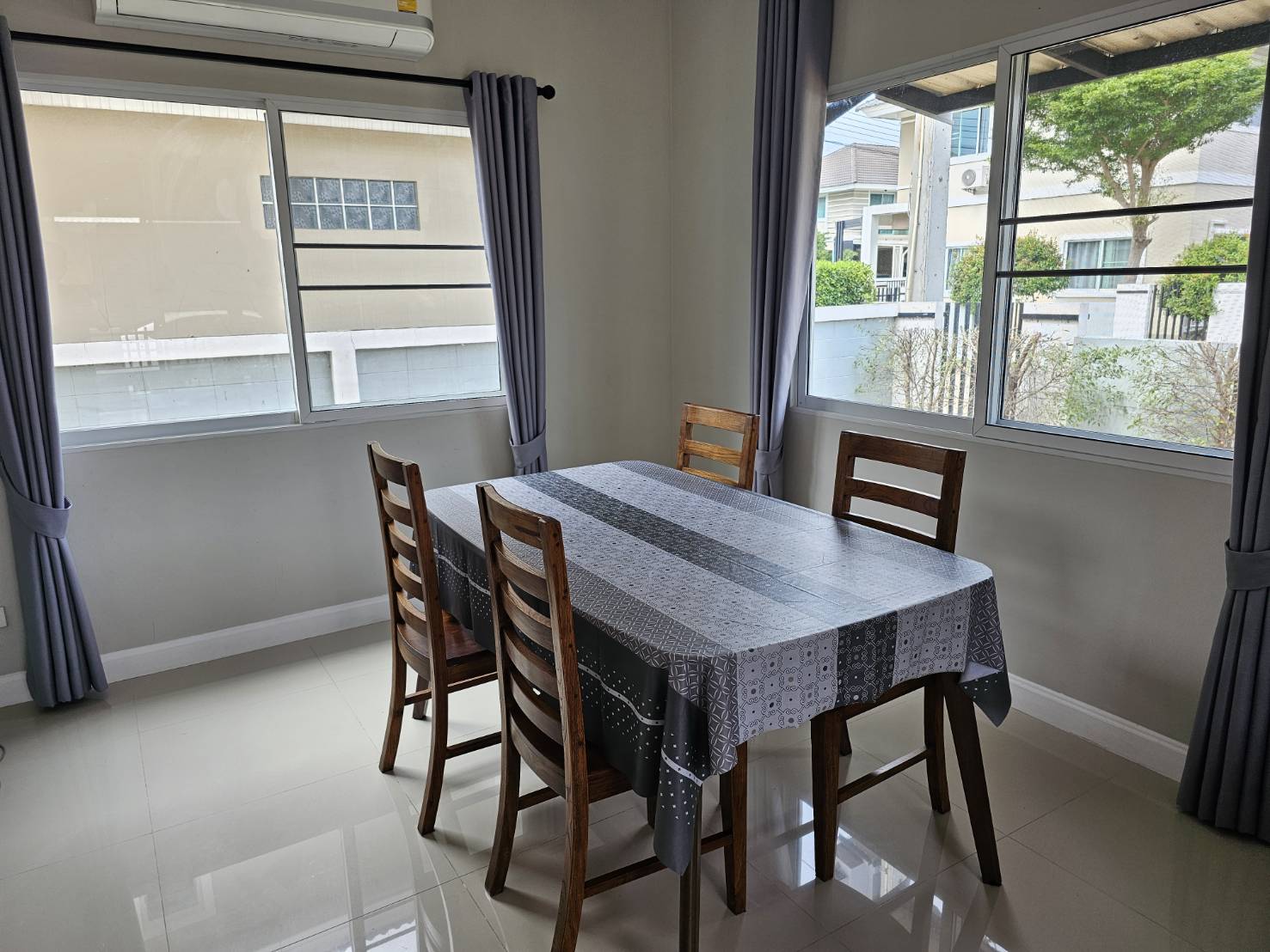 3 卧室 独立房屋  在  - Image 3