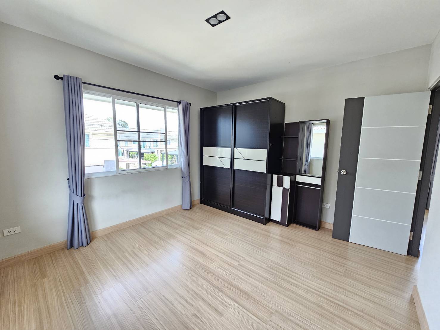 3 卧室 独立房屋  在  - Image 12