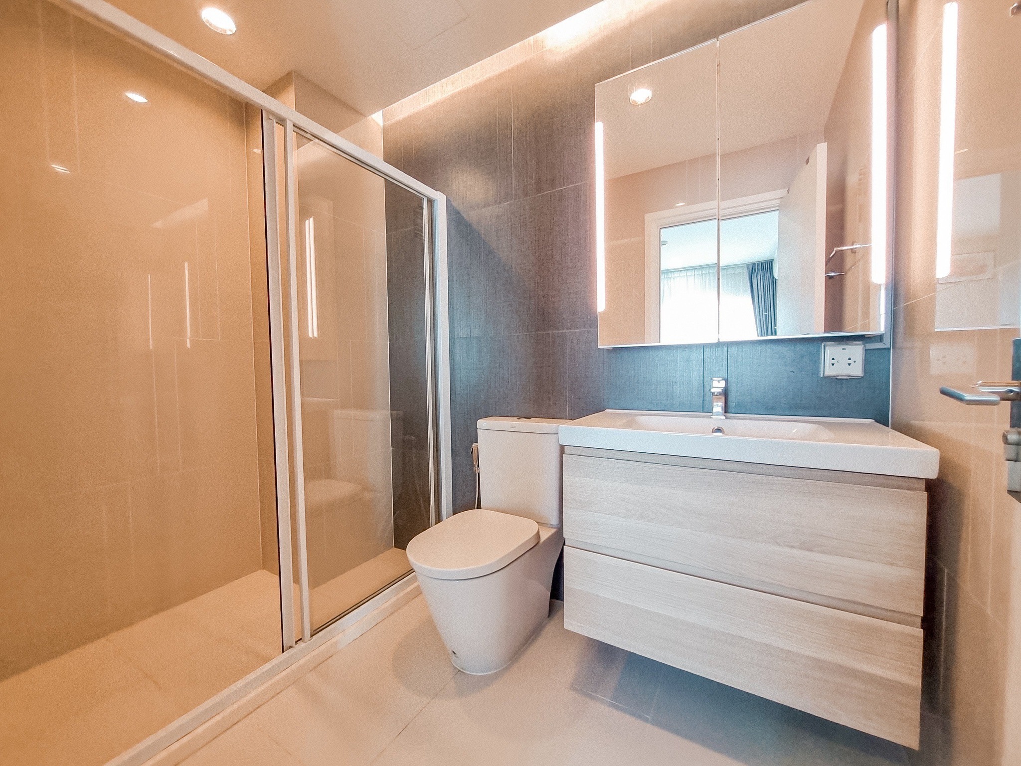 The Key Sathon-Charoen Rat - Image 8