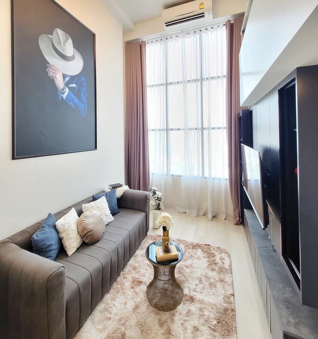 1 Bedroom Condo For Sale in Thung Mahamek, Sathon, Bangkok - Image 1