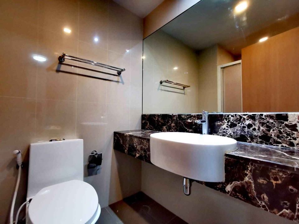 1 Bedroom Condo For Sale in Khlong Toei, Khlong Toei, Bangkok - Image 5
