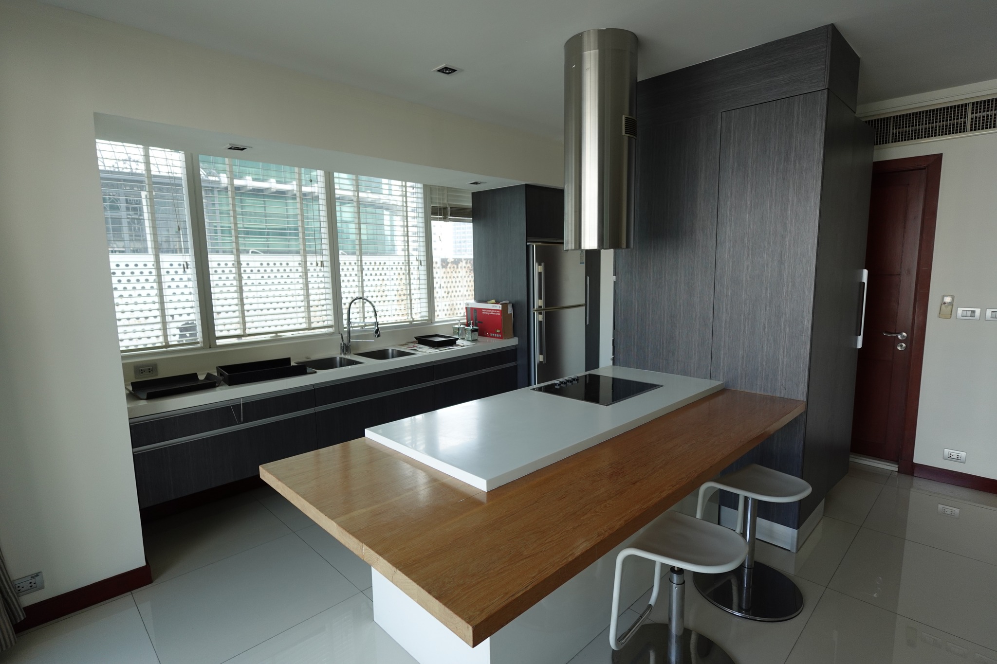 3 Bedroom Condo For Sale in Khlong Toei Nuea, Vadhana, Bangkok - Image 5