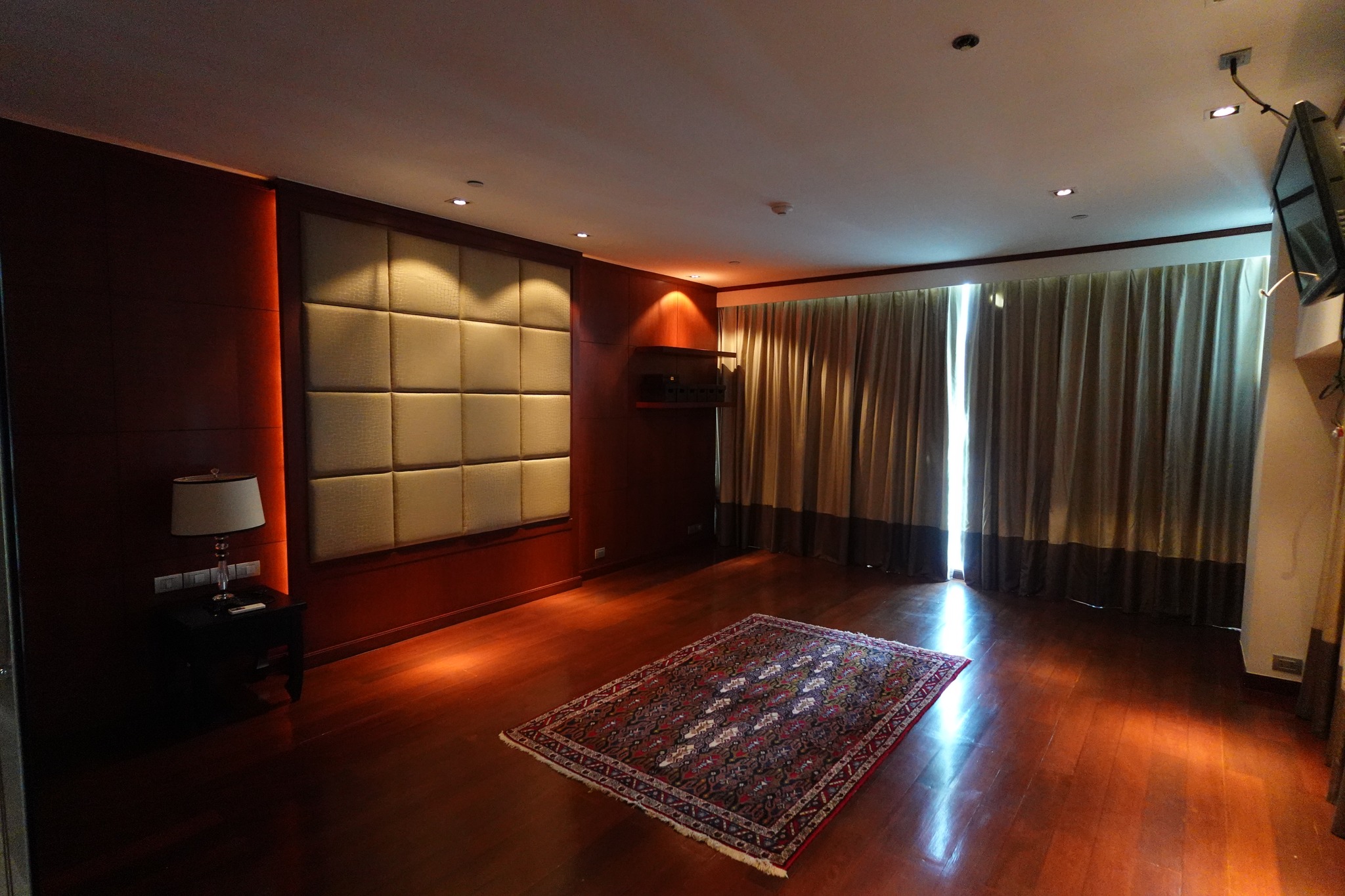 3 Bedroom Condo For Sale in Khlong Toei Nuea, Vadhana, Bangkok - Image 8