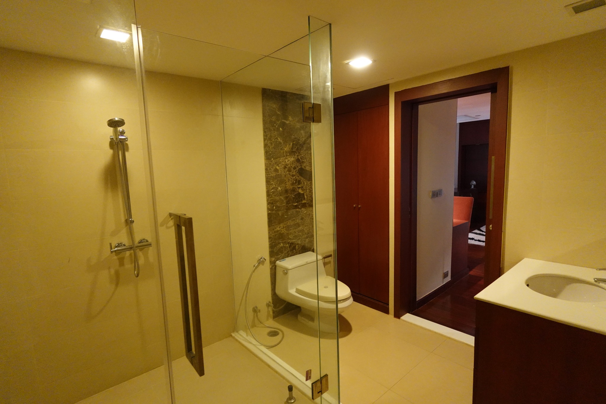 3 Bedroom Condo For Sale in Khlong Toei Nuea, Vadhana, Bangkok - Image 15