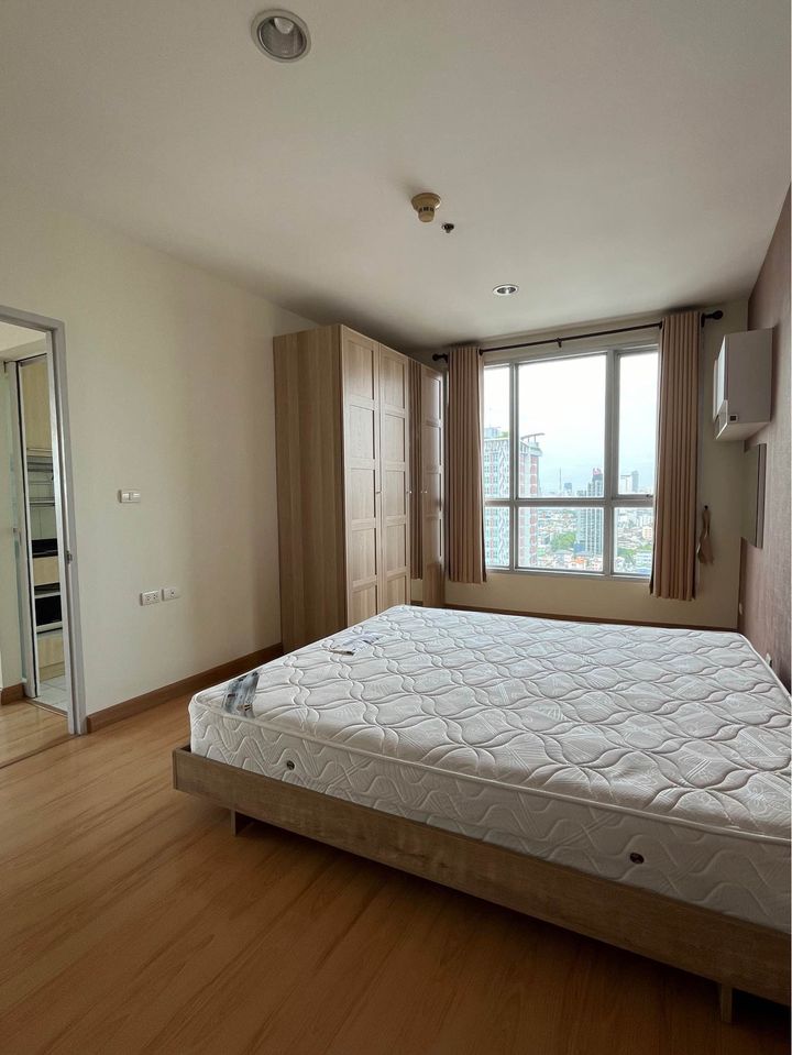 2 Bedroom Condo For Sale in Sam Sen Nok, Huai Khwang, Bangkok - Image 1