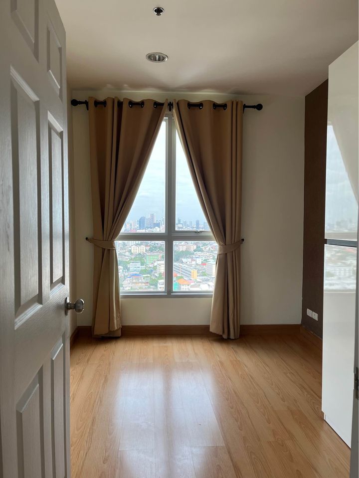 2 Bedroom Condo For Sale in Sam Sen Nok, Huai Khwang, Bangkok - Image 5