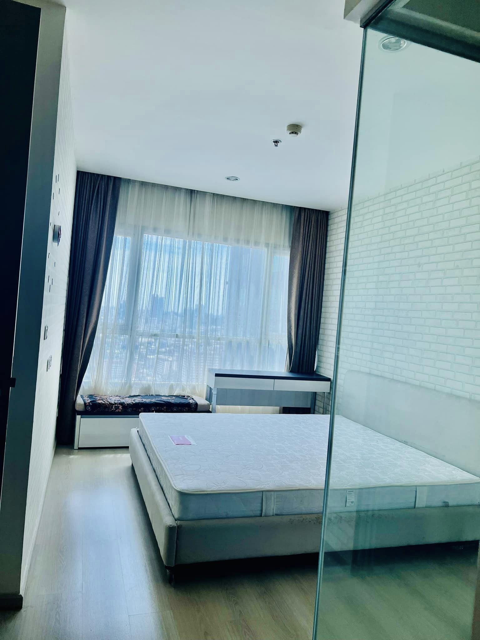 2 Bedroom Condo For Sale in Huai Khwang, Huai Khwang, Bangkok - Image 3