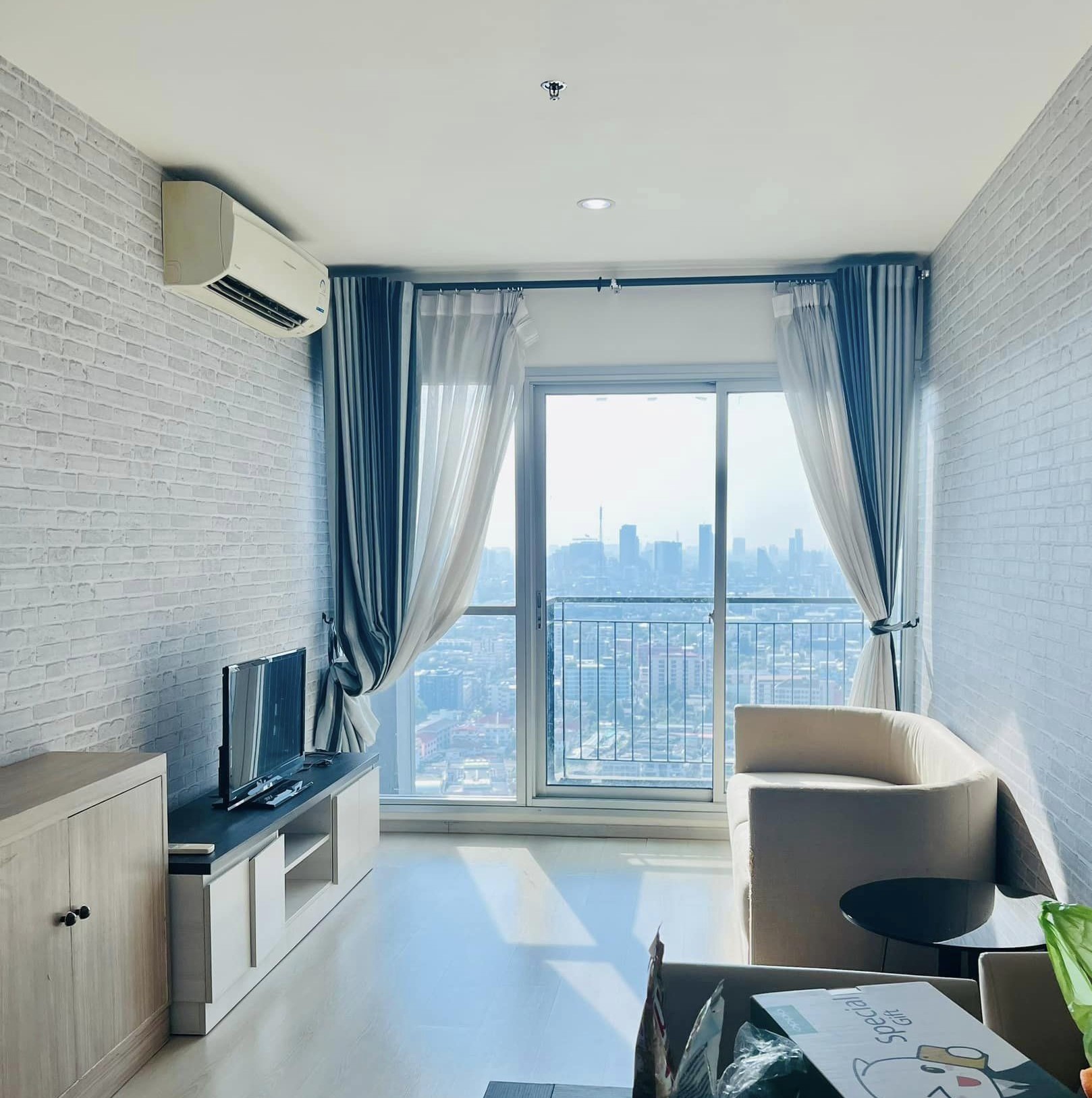 2 Bedroom Condo For Sale in Huai Khwang, Huai Khwang, Bangkok - Image 1