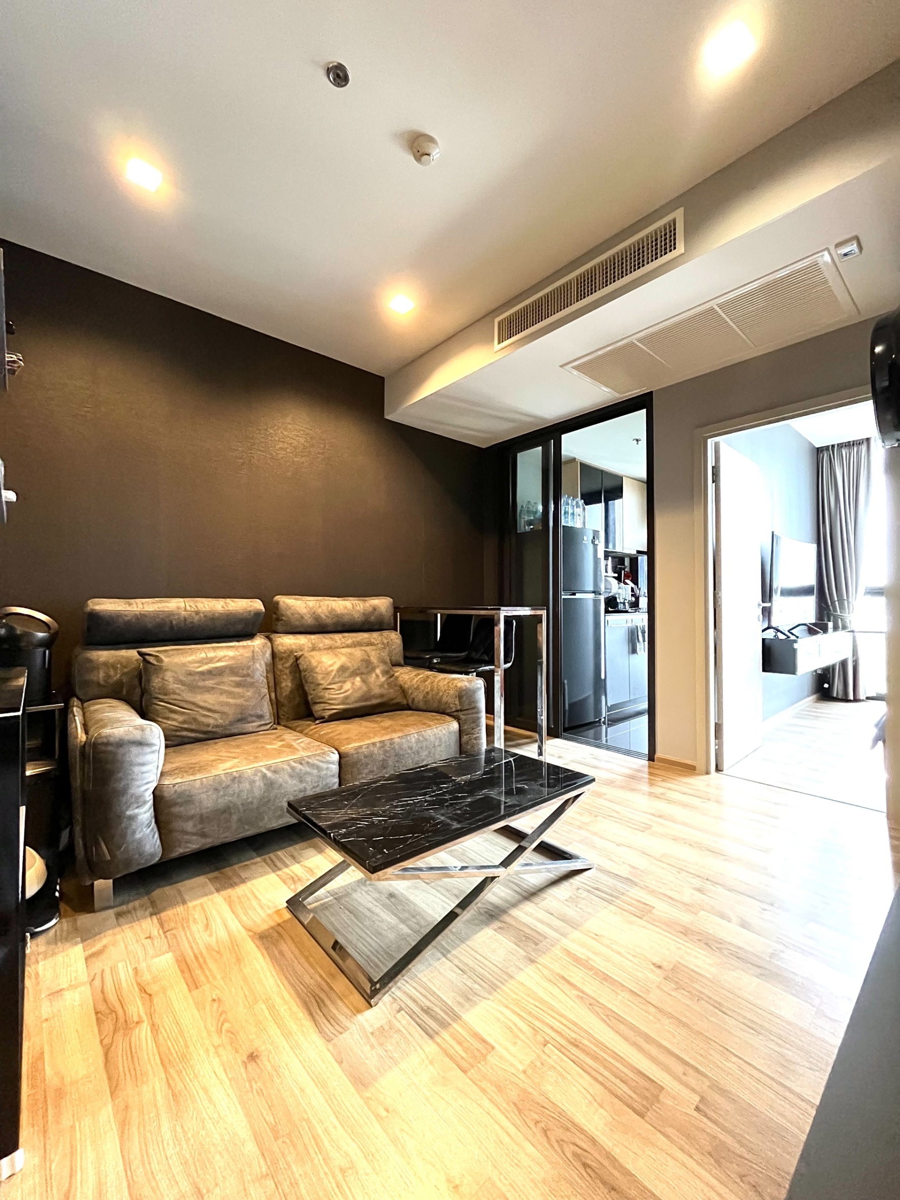 1 Bedroom Condo For Sale in Chomphon, Chatuchak, Bangkok - Image 1