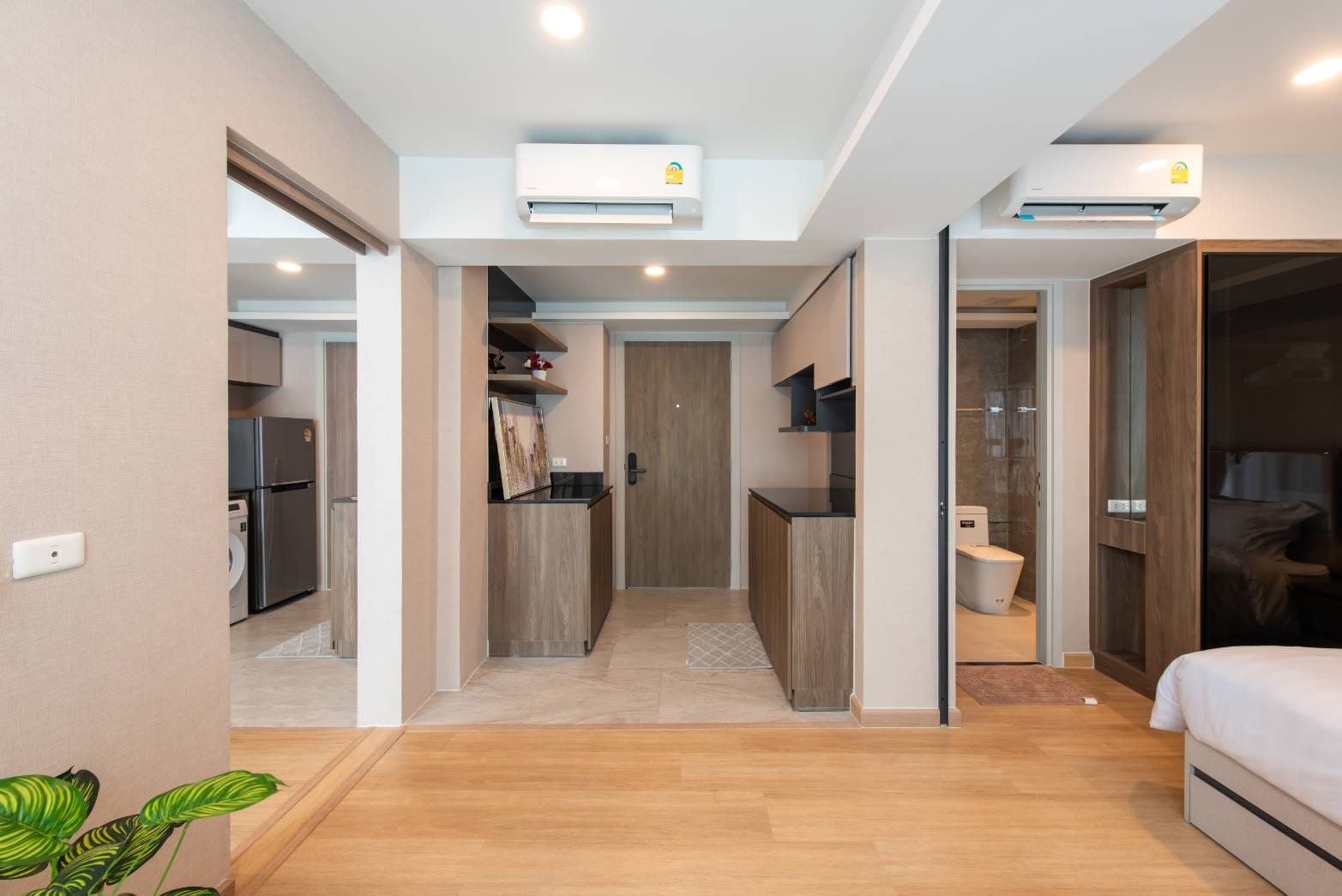 LLoyd Soonvijai Condo - Image 7