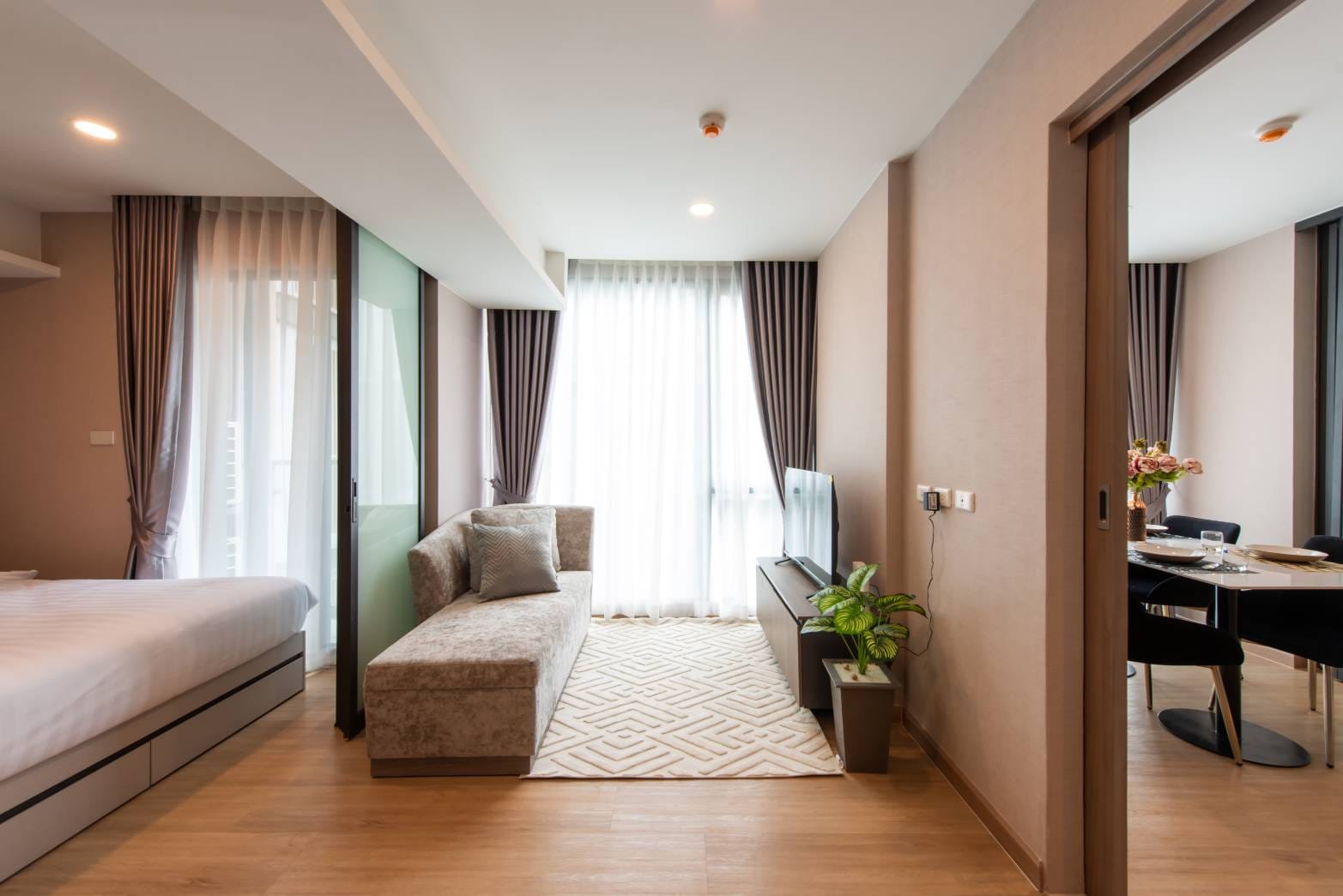 LLoyd Soonvijai Condo - Image 1
