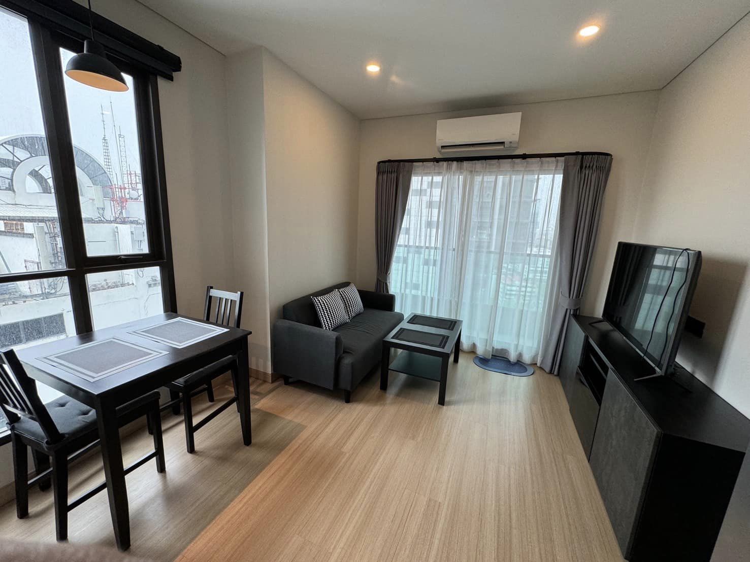 Lumpini Suite Phetchaburi-Makkasan - Image 1