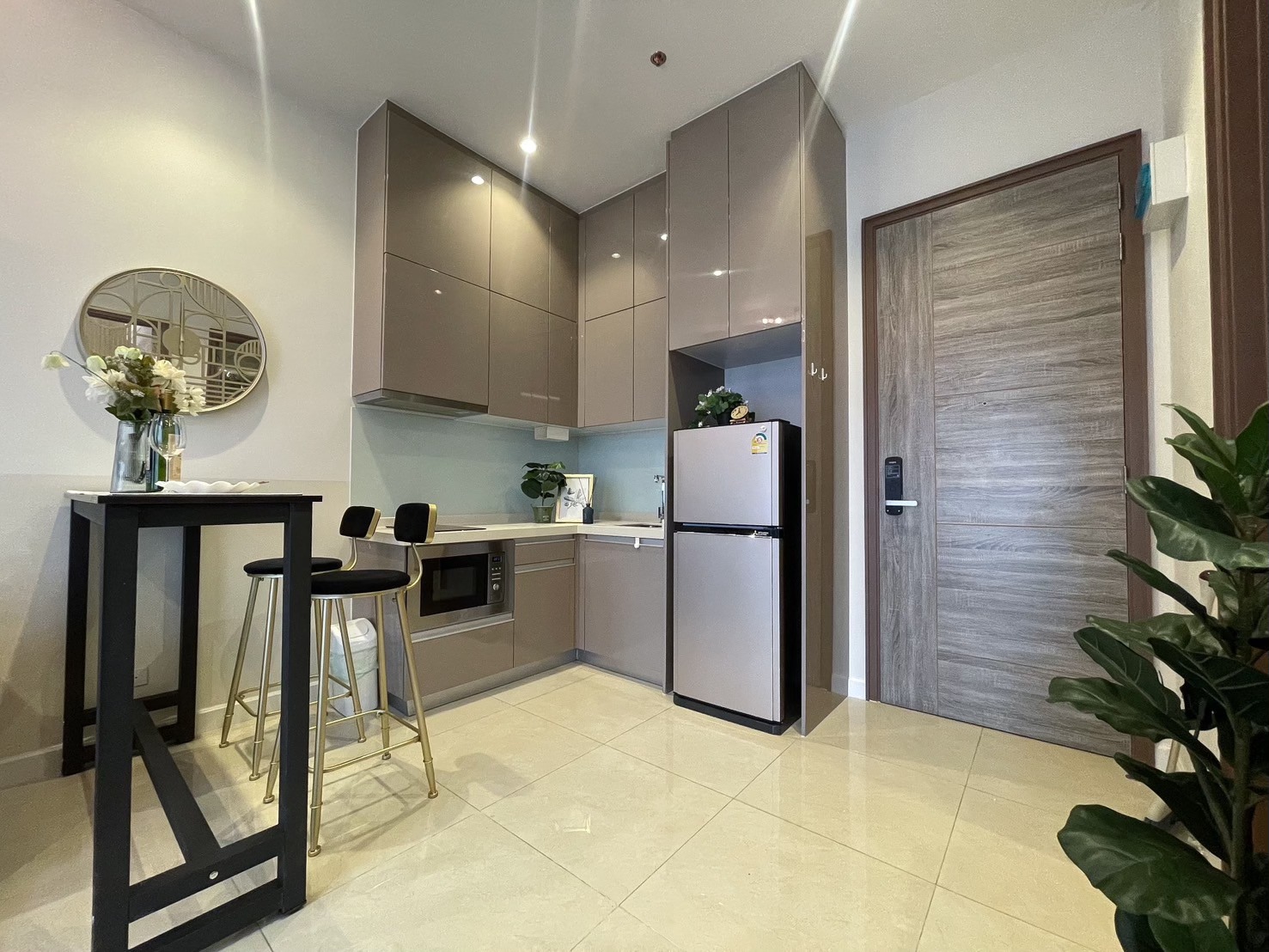 1 Bedroom Condo For Sale in Phra Khanong, Khlong Toei, Bangkok - Image 2