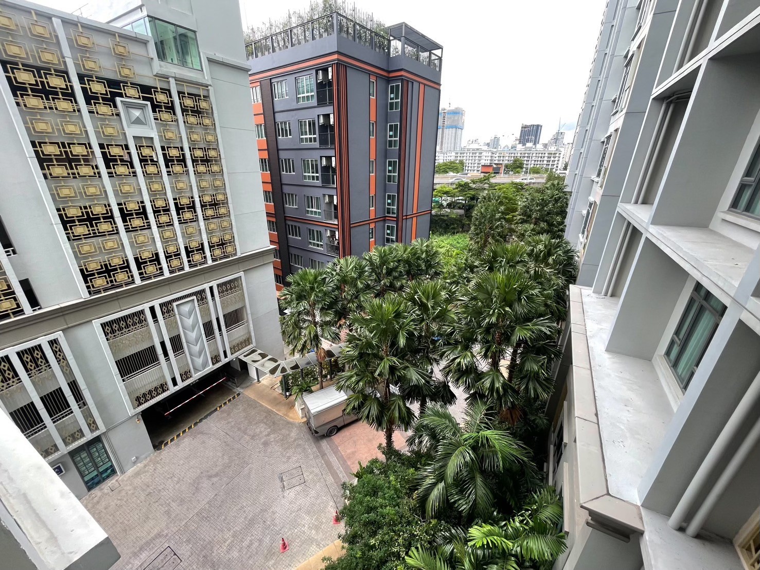 1 Bedroom Condo For Sale in Phra Khanong, Khlong Toei, Bangkok - Image 4
