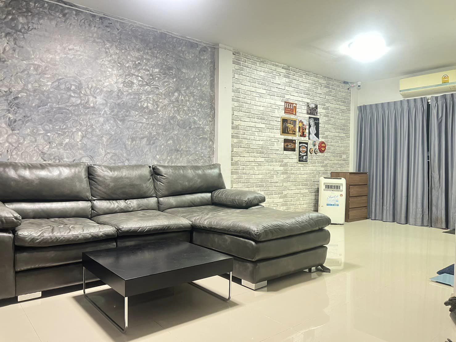 3 Bedroom Townhouse For Sale in Saphan Sung, Saphan Sung, Bangkok - Image 1
