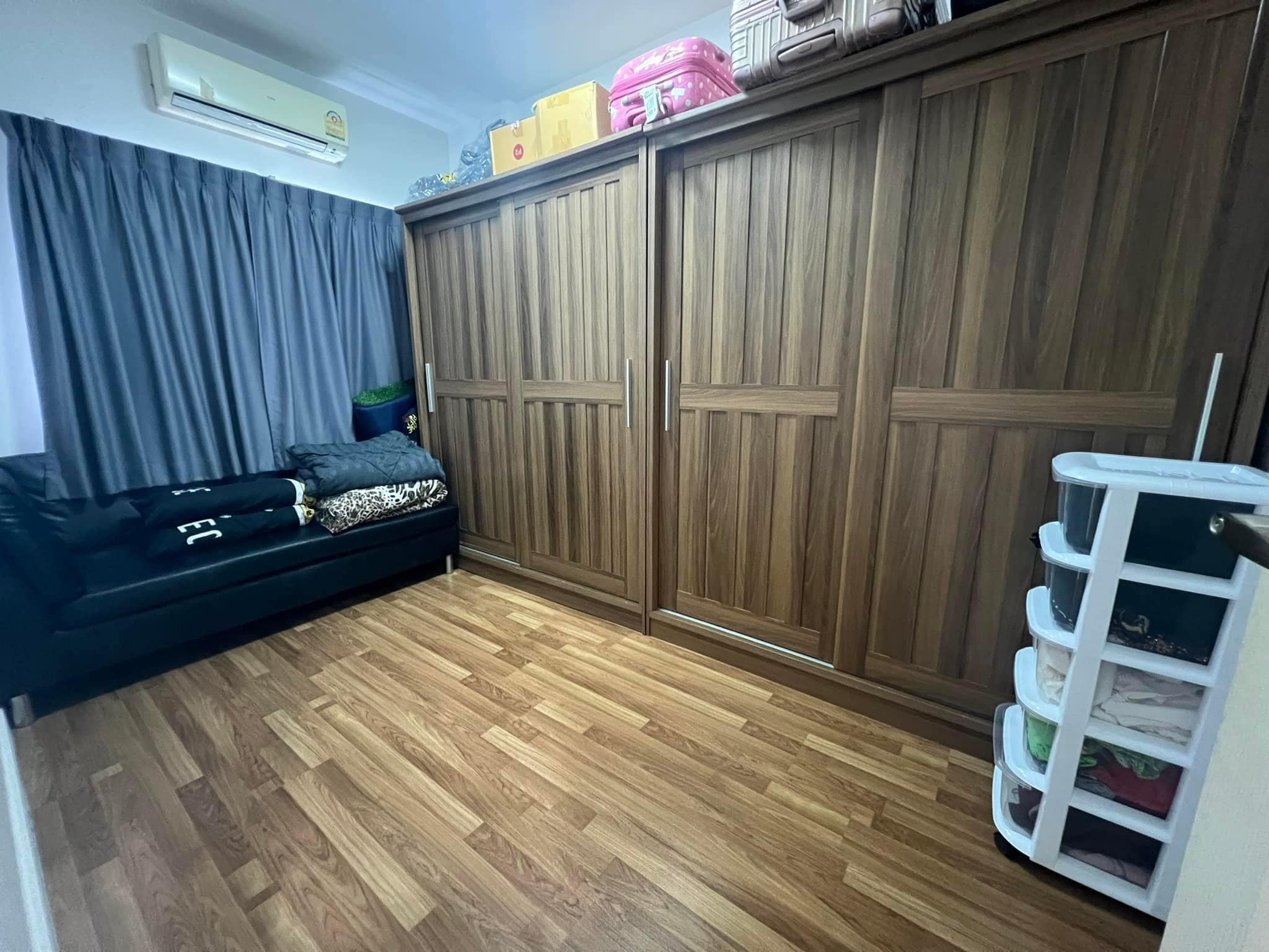 3 Bedroom Townhouse For Sale in Saphan Sung, Saphan Sung, Bangkok - Image 6
