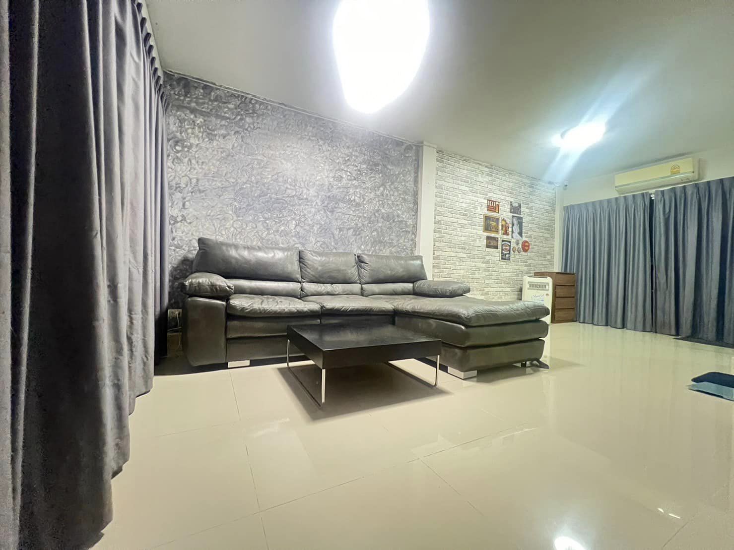 3 Bedroom Townhouse For Sale in Saphan Sung, Saphan Sung, Bangkok - Image 11