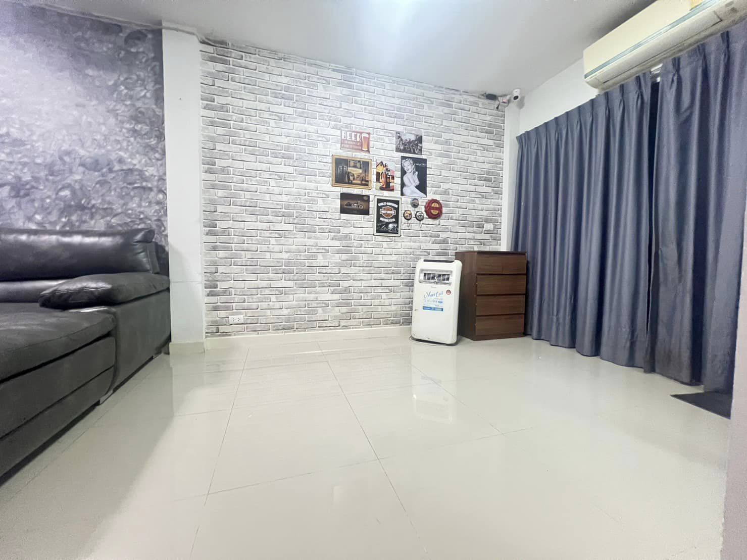 3 Bedroom Townhouse For Sale in Saphan Sung, Saphan Sung, Bangkok - Image 3