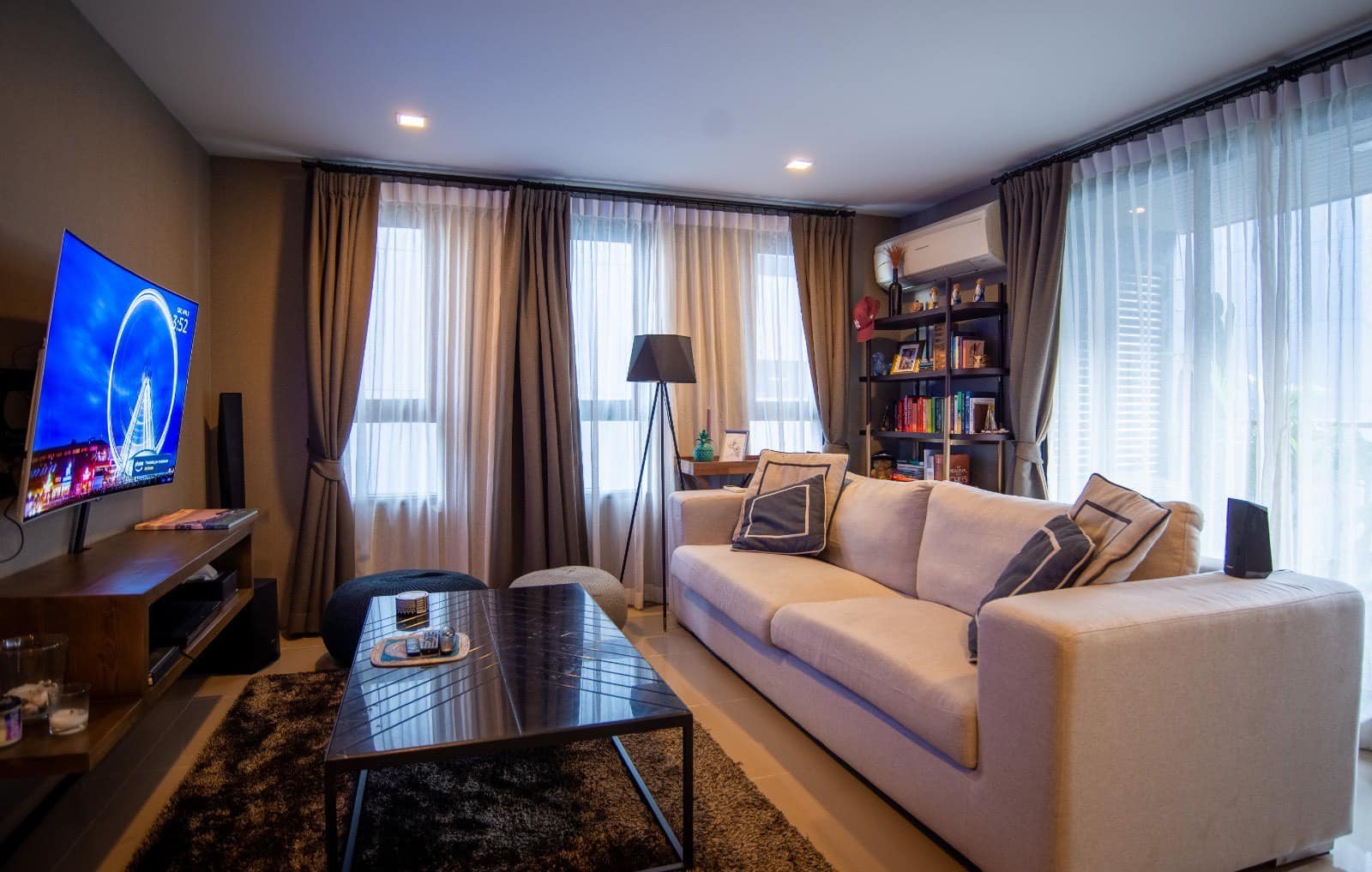Mirage Sukhumvit 27 - Image 1