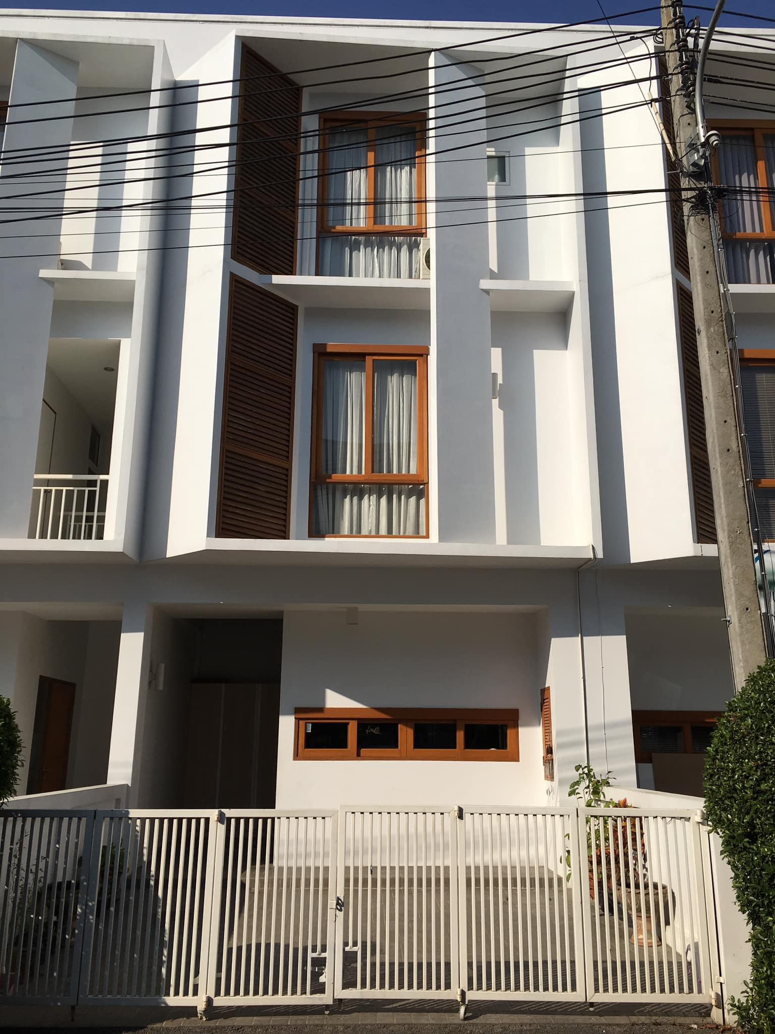 Monotown 1 Faham - Image 1
