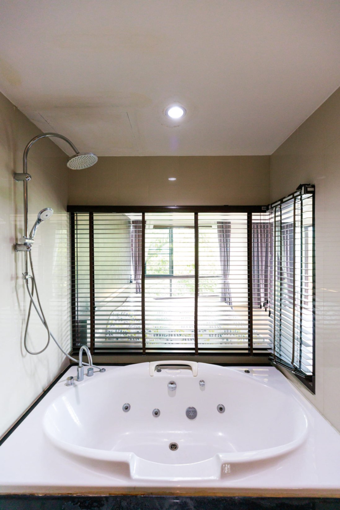 Mountain View Condo - Image 7