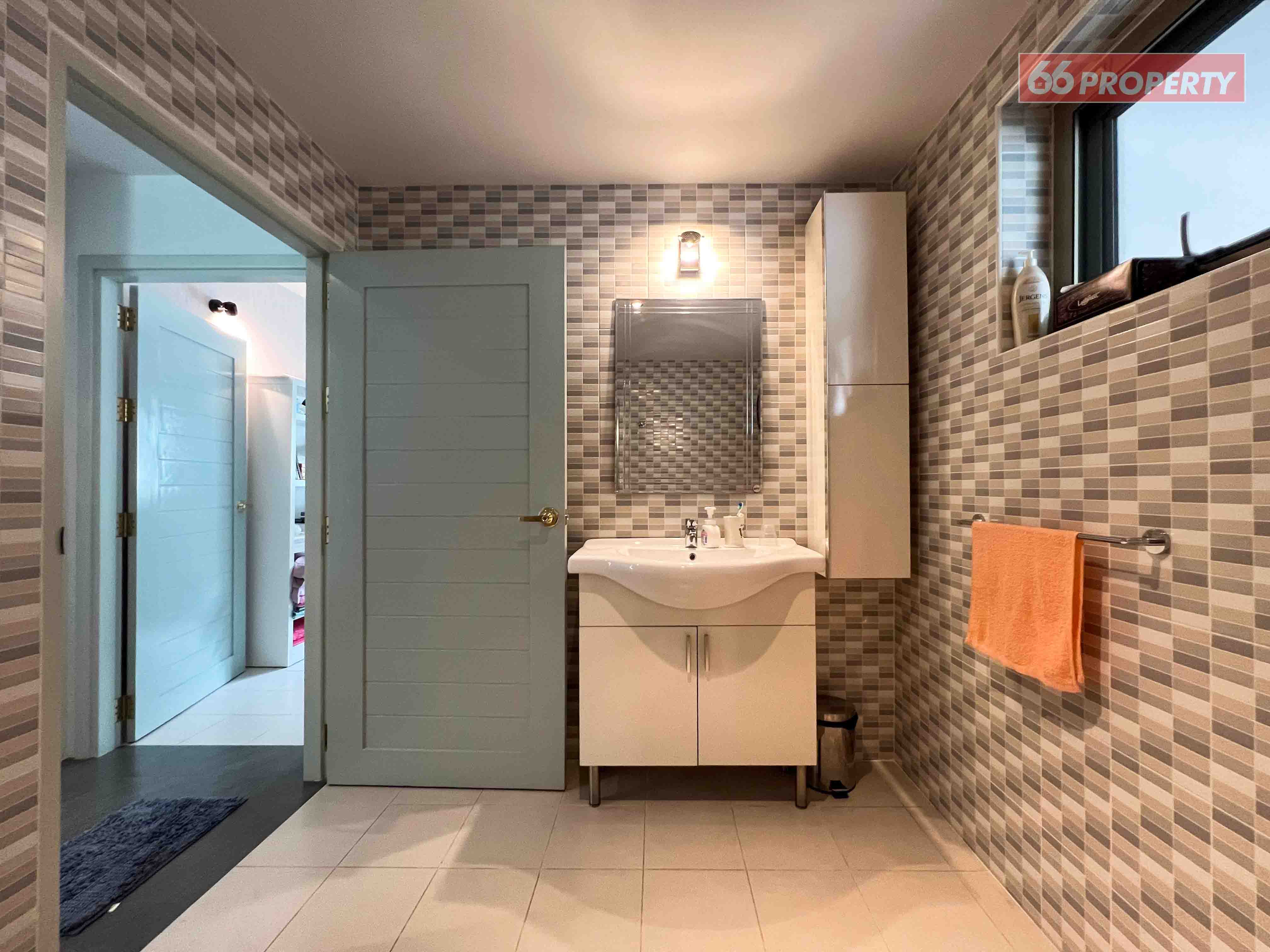 4 Bedroom House For Sale in Wat Ket, Mueang Chiang Mai, Chiang Mai - Image 13