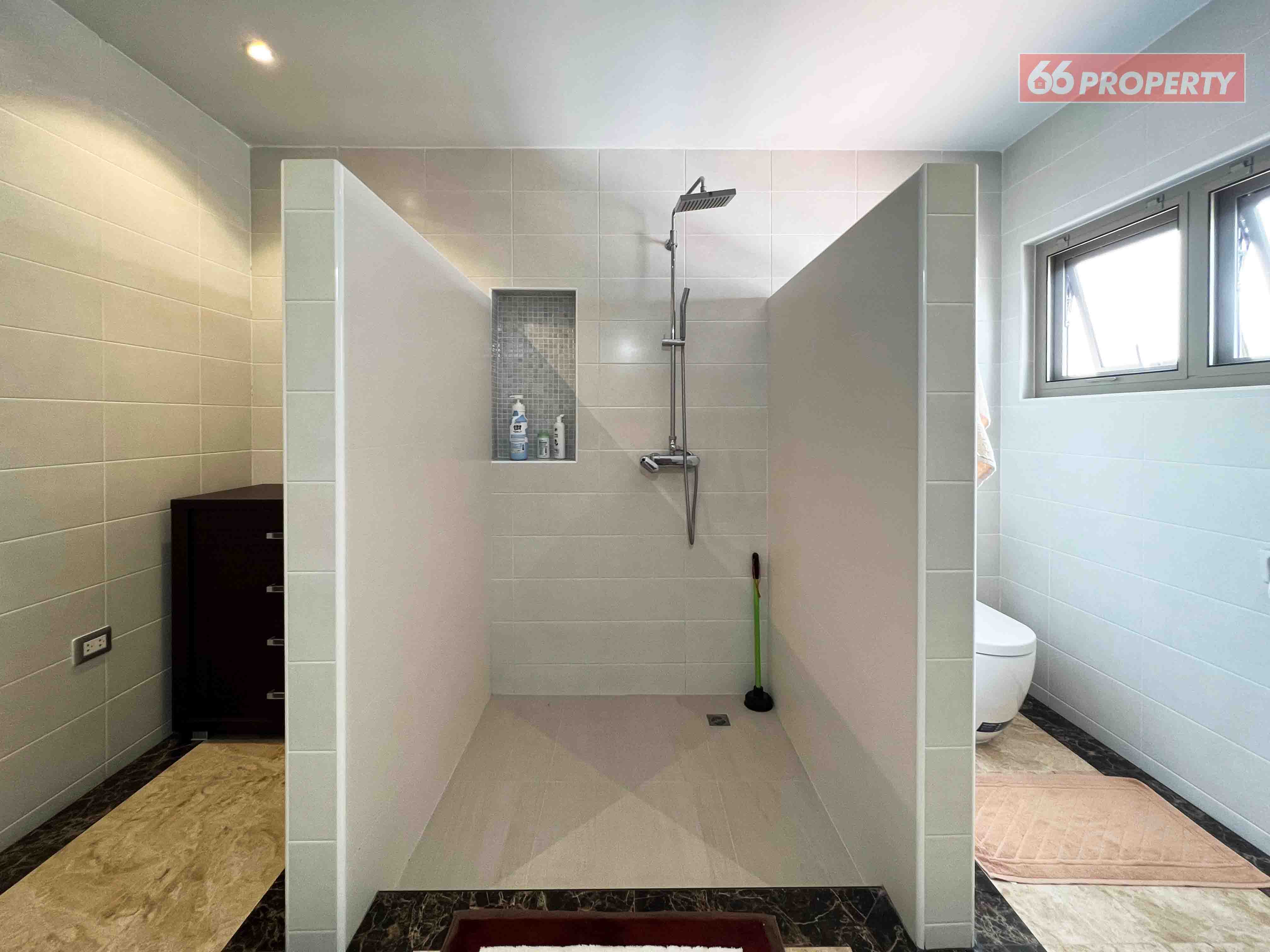 4 Bedroom House For Sale in Wat Ket, Mueang Chiang Mai, Chiang Mai - Image 14