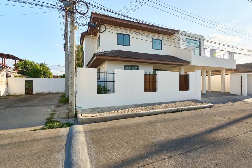 4 Bedroom House For Sale in Pa Daet, Mueang Chiang Mai, Chiang Mai - Image 4