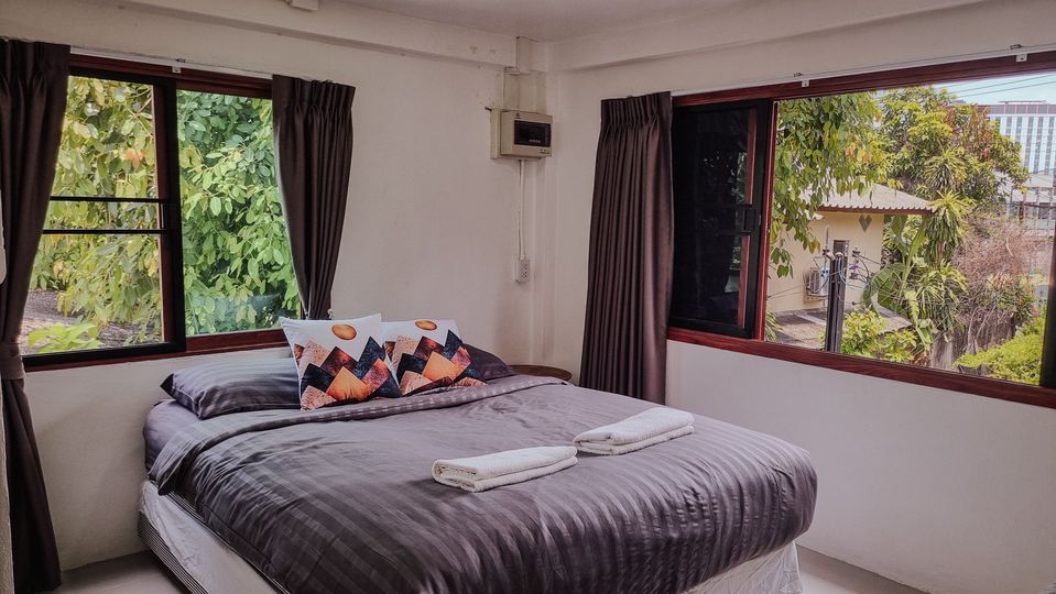 6 Bedroom House  in Chang Khlan, Mueang Chiang Mai, Chiang Mai - Image 25