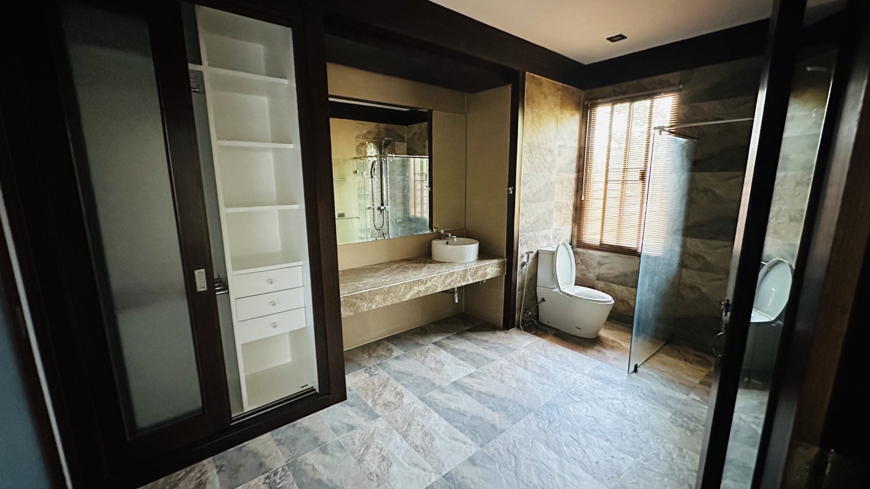 5 Bedroom House For Sale in San Phisuea, Mueang Chiang Mai, Chiang Mai - Image 21