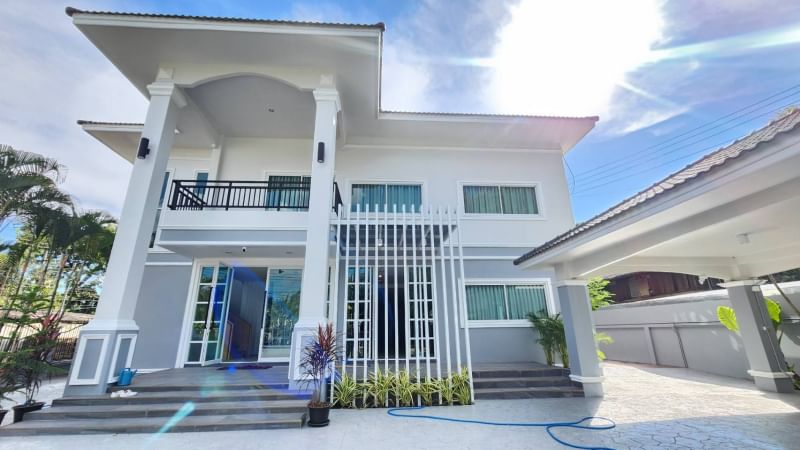 4 Bedroom House For Sale in Wat Ket, Mueang Chiang Mai, Chiang Mai - Image 1
