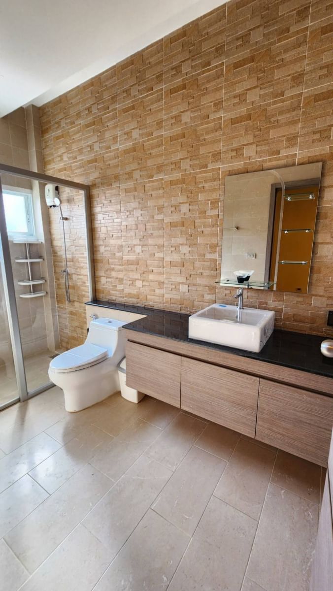 4 Bedroom House For Sale in Wat Ket, Mueang Chiang Mai, Chiang Mai - Image 6