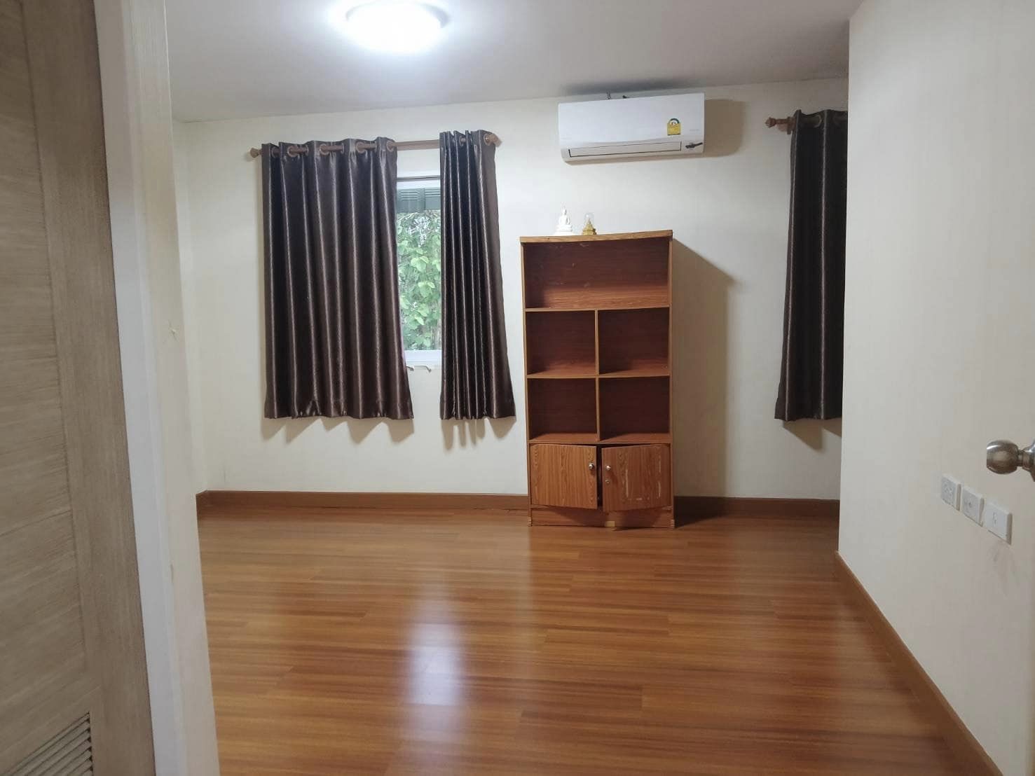 4 卧室 联排别墅  在  - Image 3