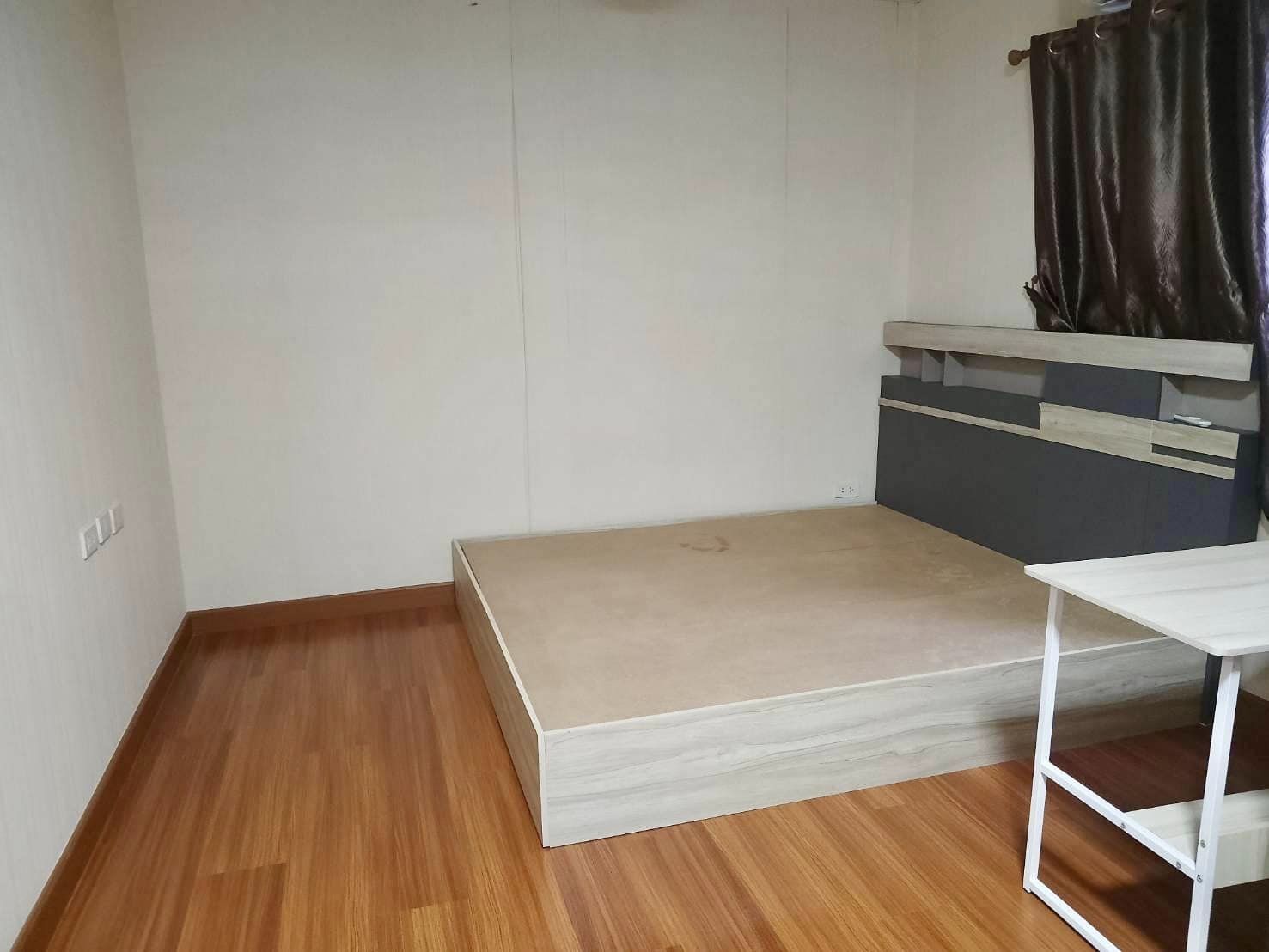 4 卧室 联排别墅  在  - Image 2